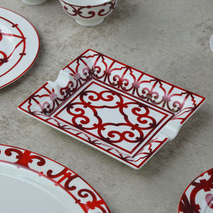 Set di Stoviglie Vintage in Ceramica per 6 Persone Piatti Ciotole da Zuppa Cucchiai in Porcellana con Design Rosso e Logo Personalizzato - Product Image 5