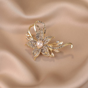 เข็มกลัดรูปผึ้งน้อยสไตล์เรโทรประดับมุกเทียม ดีไซน์เรียบง่ายทันสมัยสำหรับผู้หญิง - Product Image 3