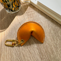 Porte-clés en cuir motif biscuit de la fortune, porte-clés en cuir PU, breloque porte-clés motif biscuit de la fortune, porte-clés porte-bonheur unique