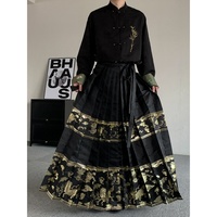 Ensemble de Robes Longues Traditionnelles Musulmanes Brodé Or pour Hommes – Tenue Modeste Respirante et Légère Style Abaya – Vente en Gros