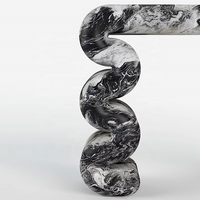Table console en marbre veiné noir et or Dream Home, pieds torsadés en spirale sculpturale, table d'entrée moderne et luxueuse pour couloir