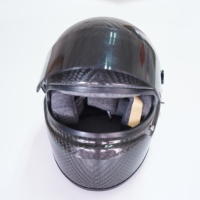 Casque intégral en fibre de carbone résistant aux impacts de nouvelle génération avec design aérodynamique pour la course professionnelle et l'utilisation sur circuit