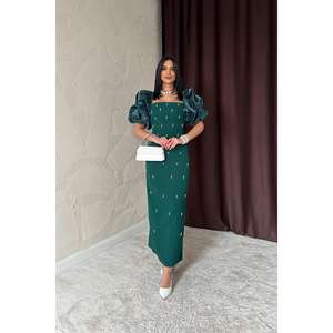 Vestido de noche de satén esmeralda con abertura y manga abullonada, cintura natural - Product Image 5