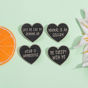 Broches de Esmalte con Forma de Corazón Negro Punk, Pin de Solapa con Diseño de Álbum de Música de <span class=keywords><strong>Rock</strong></span> Gótico, Joyería, Accesorios de Regalo para Amigos, Venta al por Mayor - Product Image 2