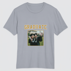 เสื้อยืดวันรับปริญญาสำหรับทุกเพศ ผ้าฝ้าย 100% ออกแบบลายโลโก้สีตามสั่ง เสื้อยืดผู้ชาย คุณภาพสูง ผ้า Worsted เป็นมิตรกับสิ่งแวดล้อม - Product Image 1