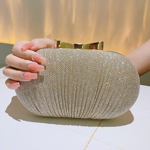 Bolso de Mano Dorado para Mujer, para Eventos Nocturnos, Bodas, Estilo Casual, con Lazo, Cierre de Cremallera Brillante y Correa de Anillo - Product Image 4