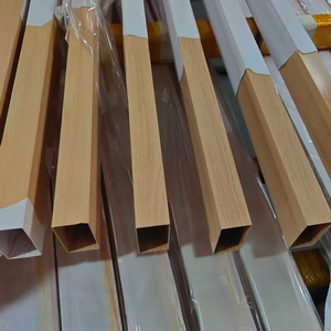 Plafonds en aluminium à design moderne, imitation bois, <span class=keywords><strong>tube</strong></span> <span class=keywords><strong>carré</strong></span> en aluminium, bande de plafond en forme de U, imperméables, ignifuges, dalles de plafond en aluminium - Product Image 3
