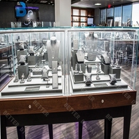 Vitrines de présentation de montres et de bijoux modernes haut de gamme personnalisées en bois et en verre