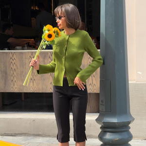 เสื้อคาร์ดิแกนติดกระดุมด้านหน้าเก๋ไก๋สำหรับผู้หญิง เสื้อสเวตเตอร์คอกลมแสนสบาย เสื้อสวมหัวแขนยาวลำลองสำหรับสวมใส่ในชีวิตประจำวัน - Product Image 3