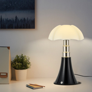<span class=keywords><strong>Lampe</strong></span> de table en fer en forme de chauve-souris vintage italienne, <span class=keywords><strong>lampe</strong></span> de chevet créative haut de gamme de <span class=keywords><strong>style</strong></span> scandinave simple - Product Image 1