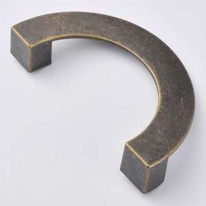 Manija Semicircular de 95mm de Distancia entre Orificios, de Aleación de Zinc en Bronce Antiguo para Puerta de Armario - Product Image 3
