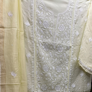 ชุดเดรสแบบกึ่งยาวถึงเข่าทำด้วยมือทำด้วยมือทำจากผ้าไหมของ Chanderi Chanderi ชุดเดรสลำลองสีพื้น - Product Image 1