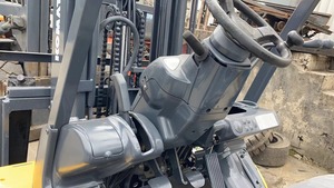 Chariot élévateur diesel Komatsu FD30 d'occasion de 3 tonnes avec déplaceur latéral et mât à deux étages à vendre - Product Image 5