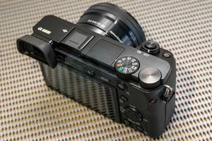 Cuerpo de Cámara Digital HFT Profesional Alpha <span class=keywords><strong>A6000</strong></span> con Lente OSS de 16-50 mm, Sensor CMOS, Sin Espejo, Formato APS, Video Full HD de 1080P - Product Image 4