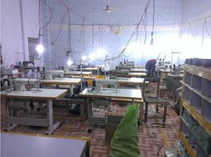 Kilt utilitaire noir élégant original avec chaîne chromée, meilleure vente en gros, fétiche et gothique, vendeurs de kilt pour hommes - Product Image 5