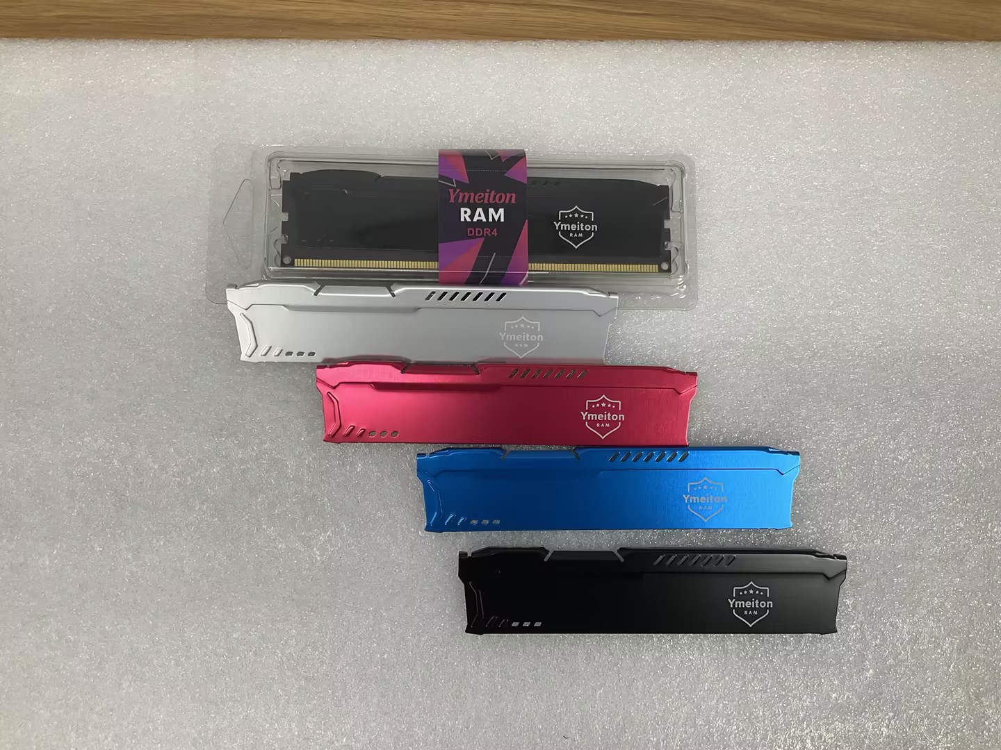 DDR3 8GB พร้อมฝาครอบครีบระบายความร้อน สีแดง