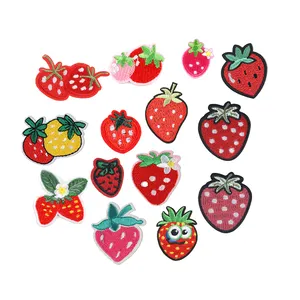 Bonne qualité dessin animé mignon rouge rose fer sur broderie fraises patchs pour enfants vêtements
