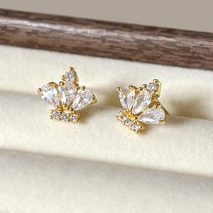 Pendientes de Corona con Circonita Cúbica y Baño de Oro de 18K para Mujer, Disponibles al por Mayor - Product Image 5