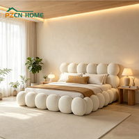 Vente en gros Lit Queen/King à profil bas, rembourré, anti-rayures, en tissu bouclé beige bleu nuage, OEM, pour chambre, villa, appartement, condo