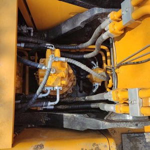 Excavatrice Sany Sy235c pro d'occasion en bon état, excavatrice hydraulique sur chenilles de 23,5 tonnes à vendre - Product Image 3