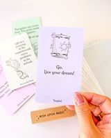 Jeu de cartes d'affirmations positives personnalisables avec valeur éducative et support en bois pour la routine matinale quotidienne