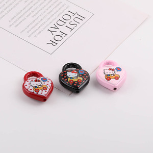 Cuentas acrílicas con forma de corazón de Hello Kitty para la fabricación de joyas, color aleatorio - Product Image 4