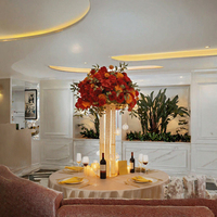 Vente en gros de grands centres de table de mariage de luxe, support à fleurs en métal doré avec boules transparentes suspendues, 100 cm de haut, décoration