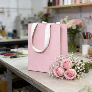 Bolsa de Cartón Rosa Personalizada, Reciclable y Plegable, con Asas de Hilo de Algodón y Remaches. - Product Image 6