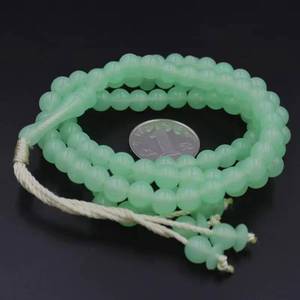 Tasbih de resina luminosa, suave y brillante, de 10 mm y 99 cuentas que brillan en la oscuridad, accesorio diario musulmán para el Dhikr, hecho a mano. - Product Image 1