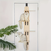 Arbre à chat suspendu à la porte à 4 niveaux, arbre à chat sur porte avec marches entièrement recouvertes de tapis, mobilier de repos et de grattage pour chats d'intérieur