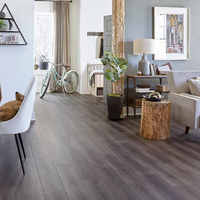 Revêtement de sol moderne en vinyle de luxe LVT imperméable à l'eau grain de bois enduit UV PVC auto-adhésif pour hôtels hôpitaux villas salles de bains
