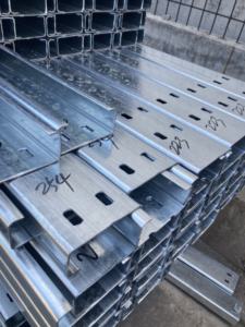 सी चैनल स्टील प्रोफाइल स्ट्रैट चैनल q235b Q345b 4*2 इंच 1.2 मिमी सी सेक्शन गैल्वेनाइज्ड यू पर्लिन स्टील सी चैनल - Product Image 2