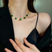 Ensemble de bijoux pour femmes, collier et bracelet en acier inoxydable hypoallergénique plaqué or 18 carats, chaîne serpent, perle en résine verte
