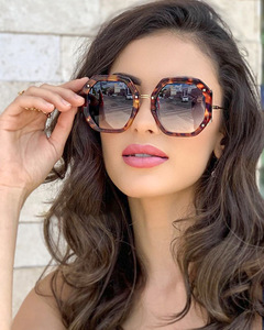 <span class=keywords><strong>2023</strong></span> vente chaude à la mode en gros femmes cadre carré dames surdimensionné luxe <span class=keywords><strong>lunettes</strong></span> de soleil femmes mode ombre polygonale <span class=keywords><strong>lunettes</strong></span> de soleil - Product Image 2
