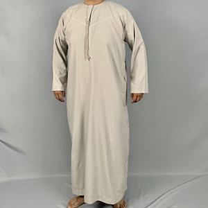 Abaya musulmane Thobe/Tenue Taille Personnalisée Quotidien Décontracté Formel Hommes Omanais Style Haute Qualité Matériel Mussulman Véhémente Adultes - Product Image 2