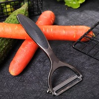 Multifunctionele roestvrijstalen groente- en fruitschiller met siliconen handvat voor gebruik in de keuken