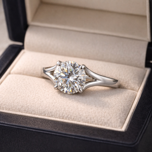 Bague en diamant platine de créateur pour femme, bijou de doigt haut de gamme avec un diamant brillant, parfait pour une célébration de mariage - Product Image 6