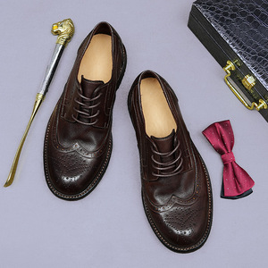 Zapatos de Cuero de Lujo Hechos a Mano con Construcción Goodyear, Punta Ancha, Suela de Cuero Brogue y Parte Superior de Cuero Inglés para Hombre - Product Image 2