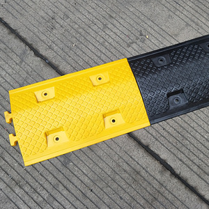 แผ่นลดความเร็วพลาสติก 50x32x4 ซม. และ 50x35x4 ซม. แผ่นสะท้อนแสงเพื่อความปลอดภัยทางจราจรสำหรับลานจอดรถและถนน - Product Image 1