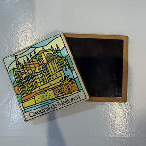 Imán para Refrigerador de la Catedral de Mallorca en Terracota - Recuerdo de Viaje de España Pintado a Mano y Esmaltado - Product Image 5