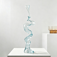Sculptures en résine bleue abstraites modernes en gros, formes torsadées, décorations de bureau pour présentoirs intérieurs dans les salons et les villas