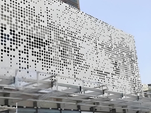 Panneau de mur-rideau perforé en aluminium, revêtement poudré, anti-corrosion, design contemporain pour l'extérieur des bâtiments - Product Image 2