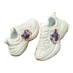 รองเท้าผ้าใบผู้หญิงหนังแท้ดีไซน์เนอร์สุดฮิตปี 2025 ระบายอากาศได้ดี น้ำหนักเบา มีโลโก้ เหมาะสำหรับฤดูใบไม้ผลิและฤดูหนาว คุณภาพสูง - Product Image 1