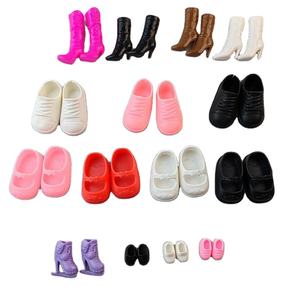 हाई हील्स के साथ छोटे प्लास्टिक स्नीकर्स लड़कियों के खेल और सजावट के लिए कपड़े - Product Image 2