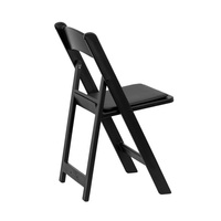 Chaise pliante en plastique, options noir et blanc, structure non empilable, dimensions pliées 42 x 88 x 10 cm, vente en gros
