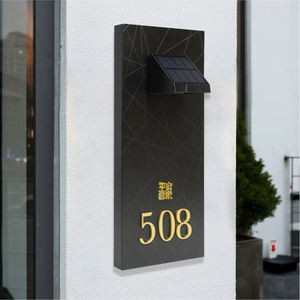 Placa de Número de Casa Iluminada Moderna Personalizable, Letrero de Puerta Exterior Montado en la Pared con Energía <span class=keywords><strong>Solar</strong></span> para Villa/Apartamento y Hotel - Product Image 1