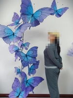 A-205 Neuheiten Einzigartige Merkmale Künstliche Riesenblume Handbemalter Schmetterling für Hochzeitsdekoration und Hintergrundgestaltung