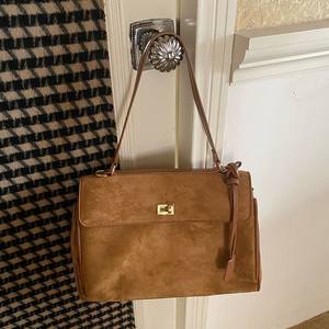 Bolso Tote Retro de Gamuza Marrón con Cierre de Candado, Bolso Bandolera para Mujer, Uso Diario, Otoño 2024 - Product Image 3