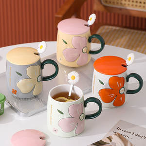 Venta al por mayor muestra gratis nueva flor creativa en relieve taza de café de cerámica personalizada taza de leche de porcelana grande tazas de té para parejas con tapa - Product Image 3