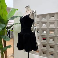 Robe en velours à col en V et bretelles, motif bourgeon de fleur, nouvelle collection automne 2026, style boutique
